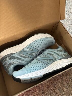 New Balance Women's Pale Blue Athletic Running Shoes 680